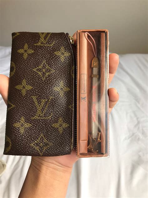 louis vuitton key wallet.